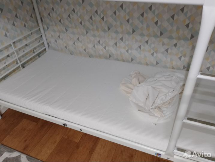 Двухъярусная кровать Икеа с матрацами