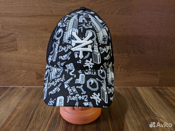 Бейсболка с сеточкой New Era