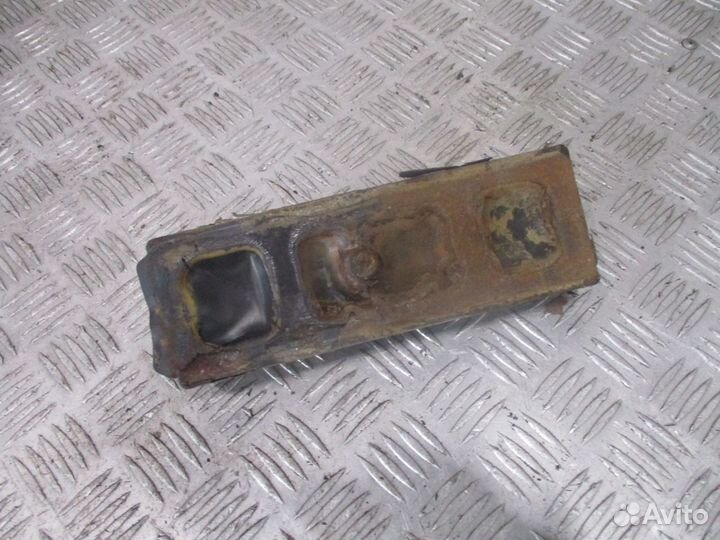 Проставка задней стремянки renault 5010557615