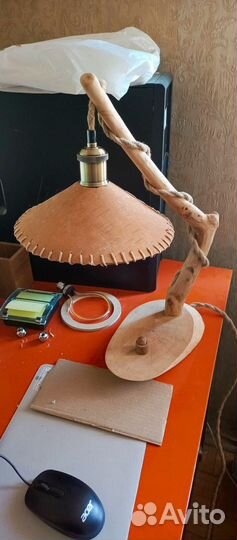 Настольная лампа из массива