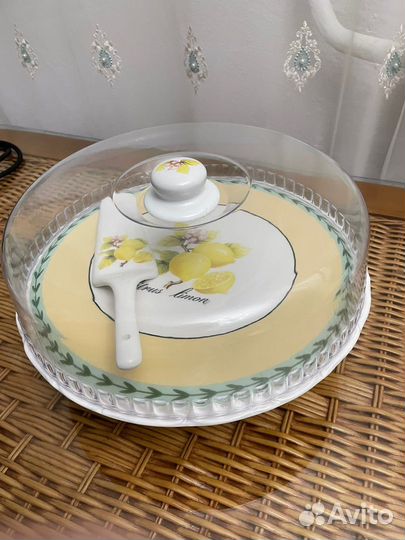 Тортница на ножке