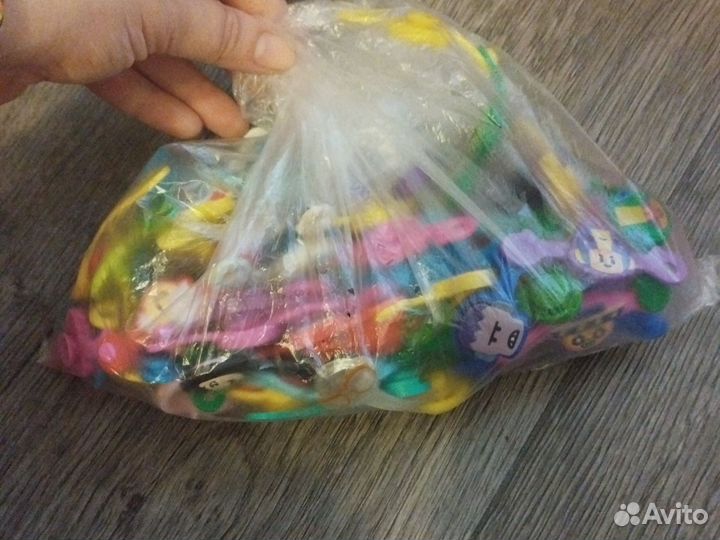 Коробочка с киндерами и мелочью