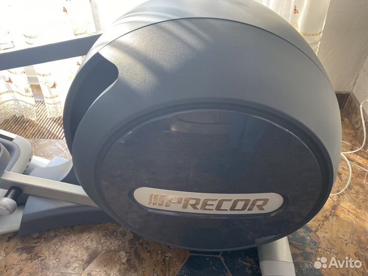 Тренажер Эллиптический Precor EFX 835