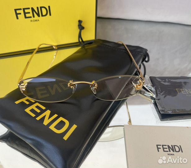 Солнцезащитные очки Fendi