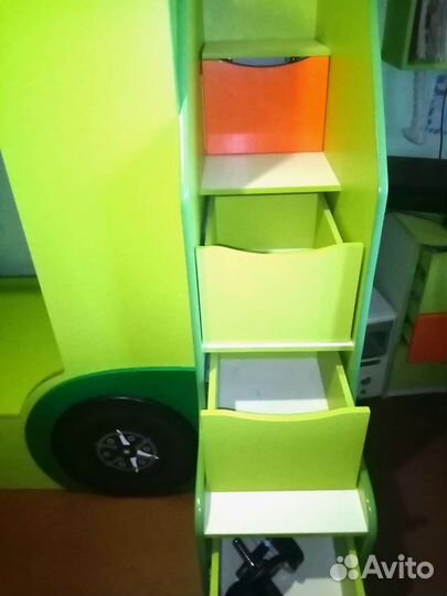 Двухъярусная кровать-автобус