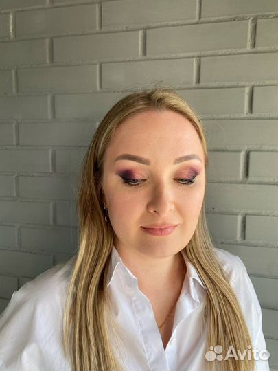 Визажист бровист