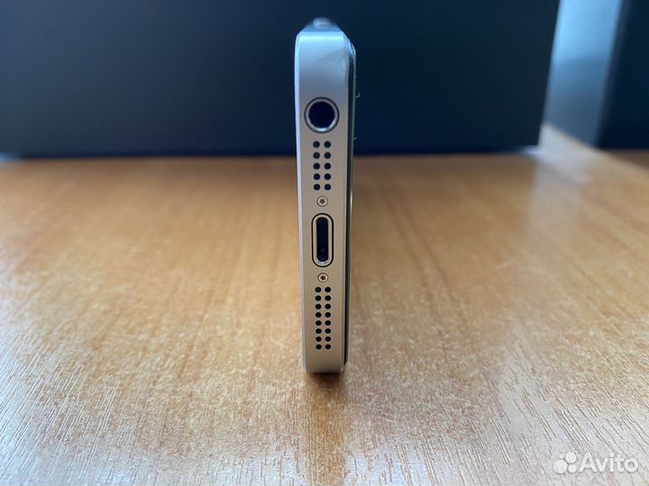iPhone SE, 16 ГБ