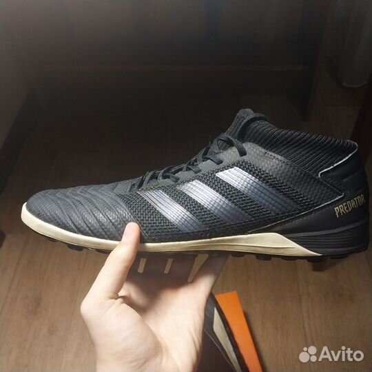 Футбольные бутсы adidas predator