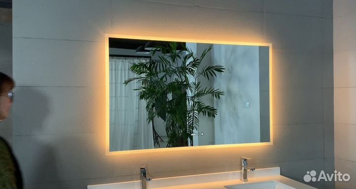 Зеркало в раме с подсветкой