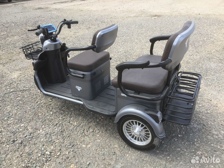 Электротрицикл-скутер Топик Rutrike 800W 60V 32Ah