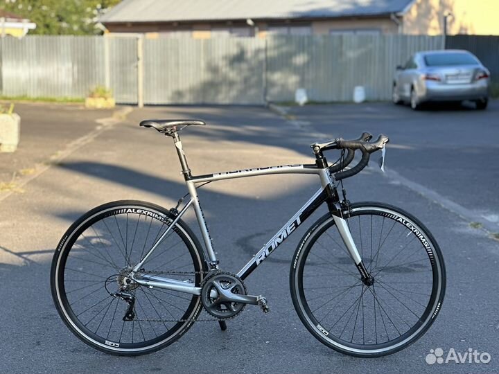 Шоссейный велосипед Romet Huragan 2 2019