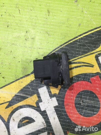 Кнопка стеклоподъемника Ford Focus 2