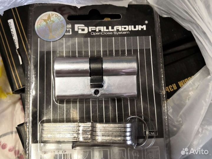 Дверные ручки, замки