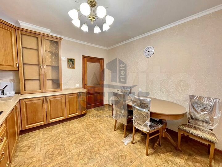 2-к. квартира, 60 м², 3/17 эт.