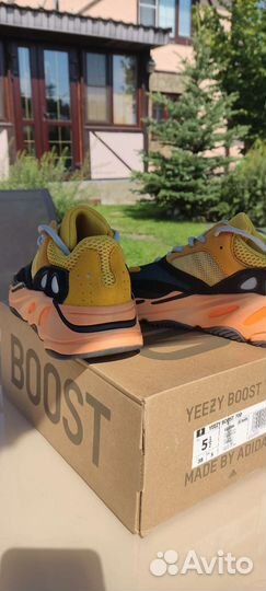 Кроссовки Yeezy Boost 700, Sun