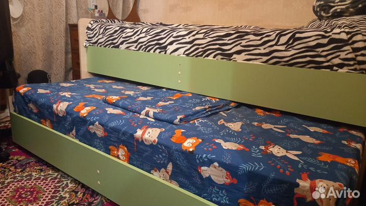 Продам двухуровневую кровать