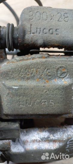 Суппорт тормозной передний правый Mercedes-Benz