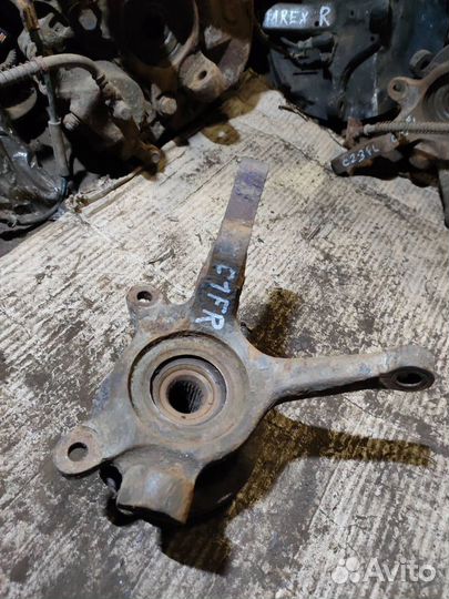 Кулак передний правый Hyundai sonata 1