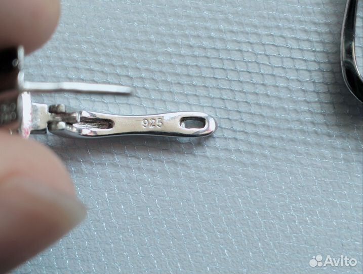 Серебряные серьги с фианитами