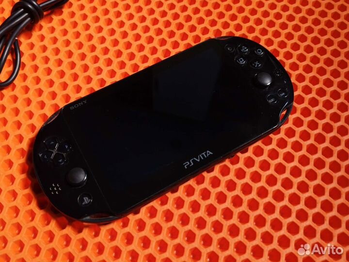 Sony PS Vita Slim Прошитая + Карта Памяти 8GB