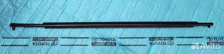 Молдинг стекла двери Тойота Версо перед левый