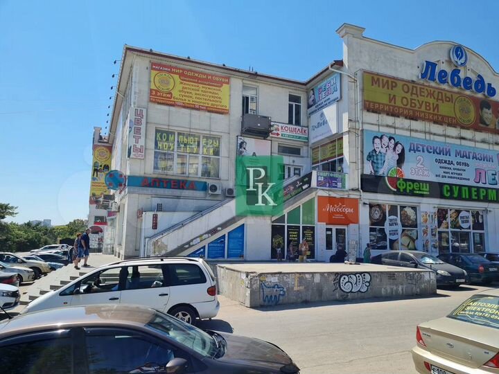 Торговое помещение на входе в ТЦ 