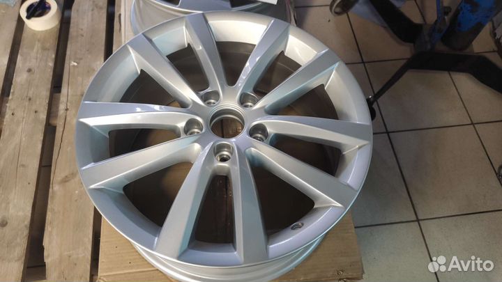 Диск R17 vag Passat B7 3AA601025AD 8z8