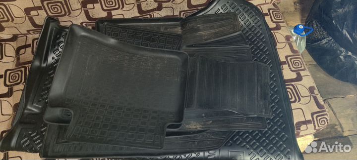 Комплект ковриков резиновых и ворсовых