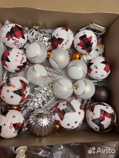 Навогодние украшения большой коробкой, икеа и т.д
