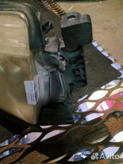 Фара правая Subaru Forester SG5