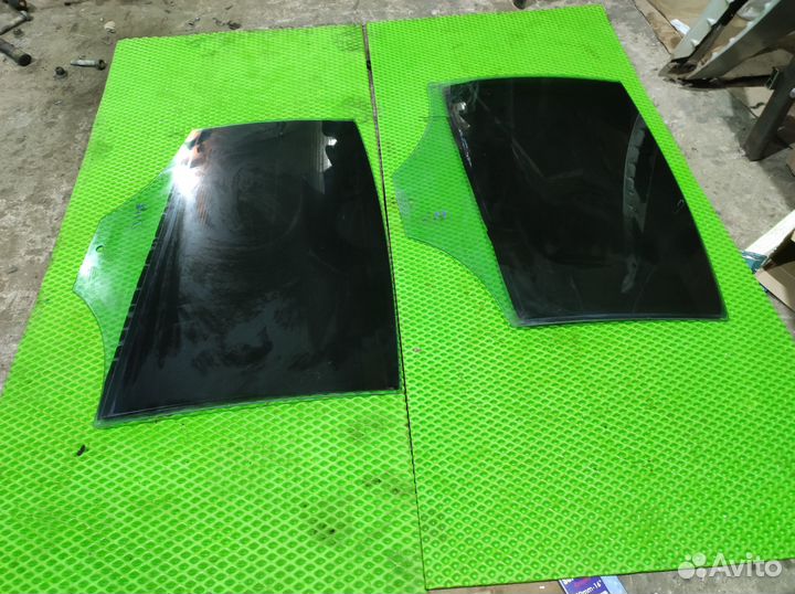 Стекло двери заднее левое Volkswagen Passat B6