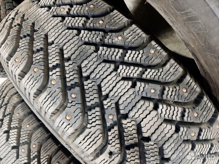 Goodyear UltraGrip 500 225/65 R17 102T