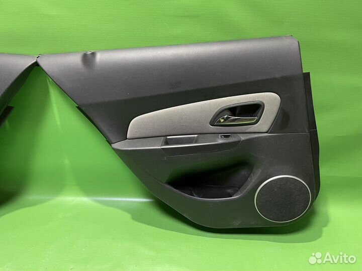 Обшивка двери Chevrolet Cruze 2009-2016