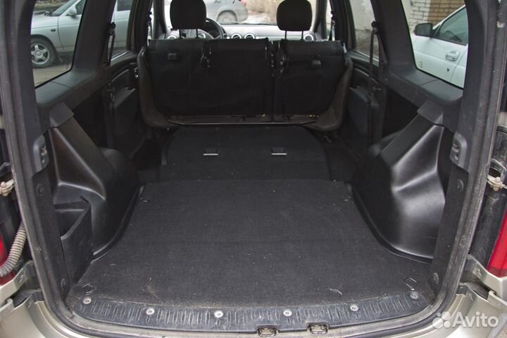 Накладки на заднюю арочную нишу Ларгус 5 мест