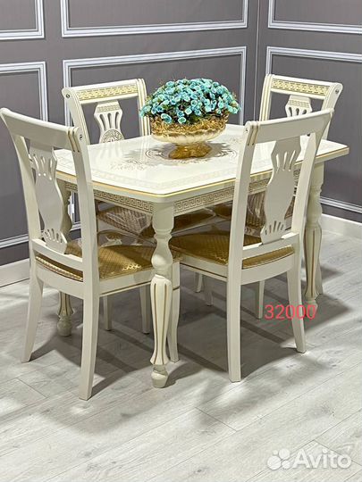 Стол и стулья новые