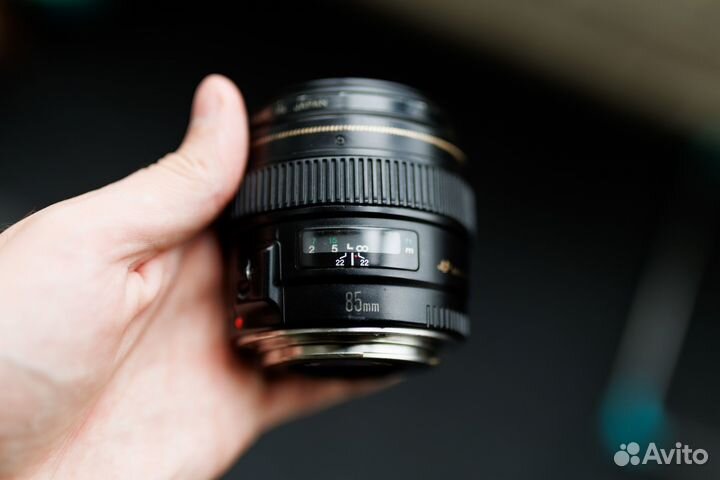 Canon EF 85mm f 1.8 usm