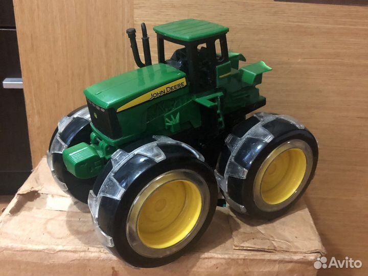 Машинки транспорт и трансформеры всего 70штук