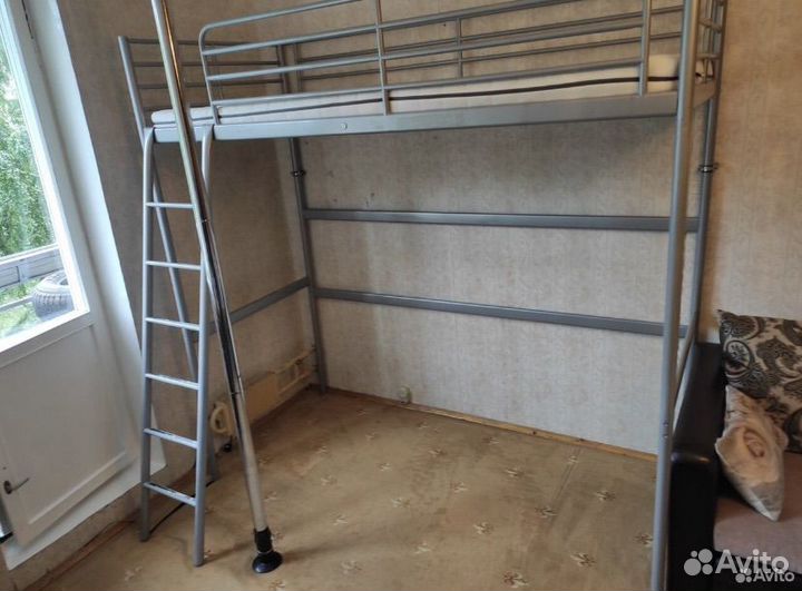 Двухярусная кровать IKEA металлическая