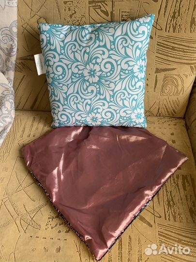 Декоративная наволочка с паетками и подушка