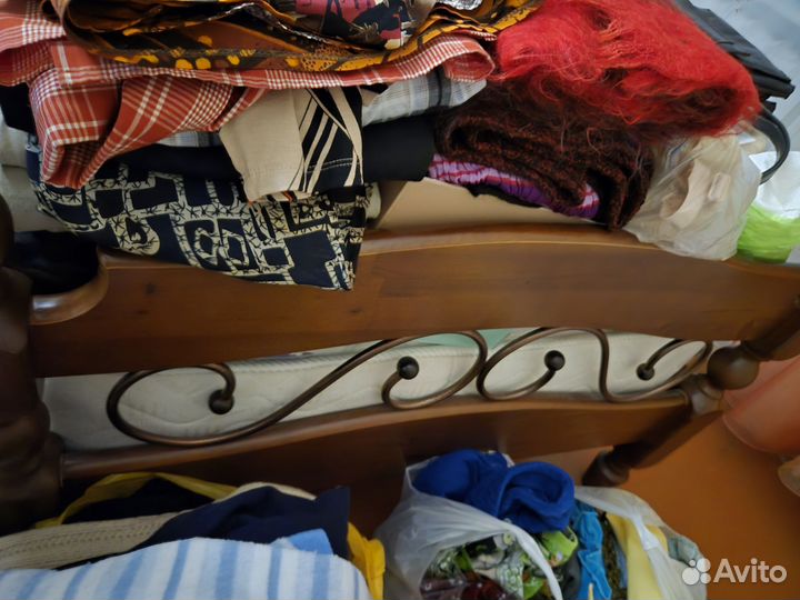 Кровать односпальная с матрасом