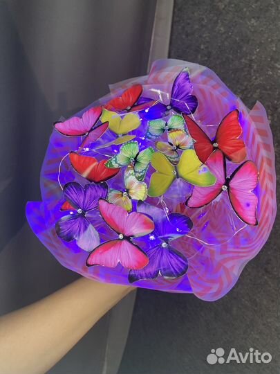 Светильник из бабочек