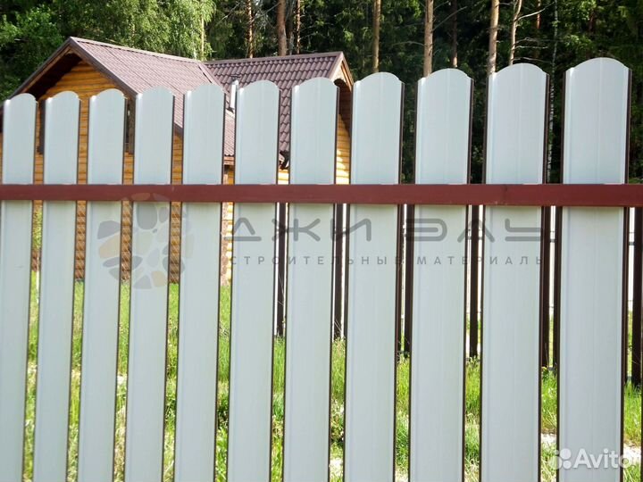 Забор из евроштакетника