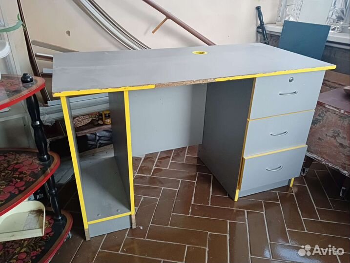 Стол компьютерный