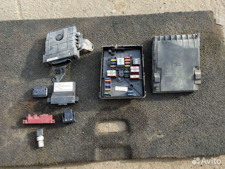 Подкапотный блок предохранителей skoda octavia a5