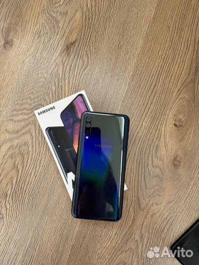 Samsung Galaxy A50, 4/64 ГБ