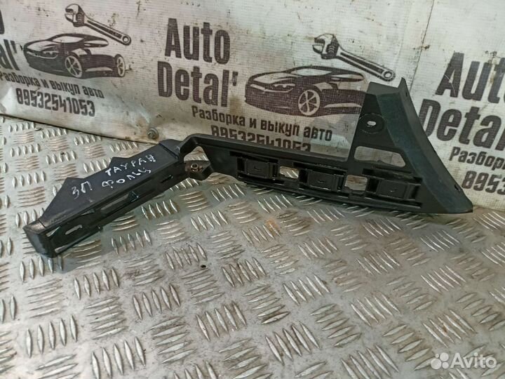 Правый кронштейн заднего бампера Volkswagen touran