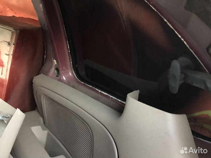 Стекло задней форточки, и сдвижной двери Додж Кара