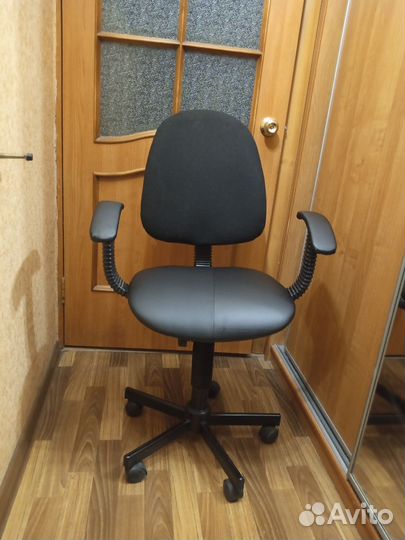 Компьютерное кресло