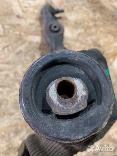 Рычаг подвески передний правый Volkswagen Touareg