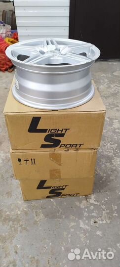 Продам новые литые диски 4шт